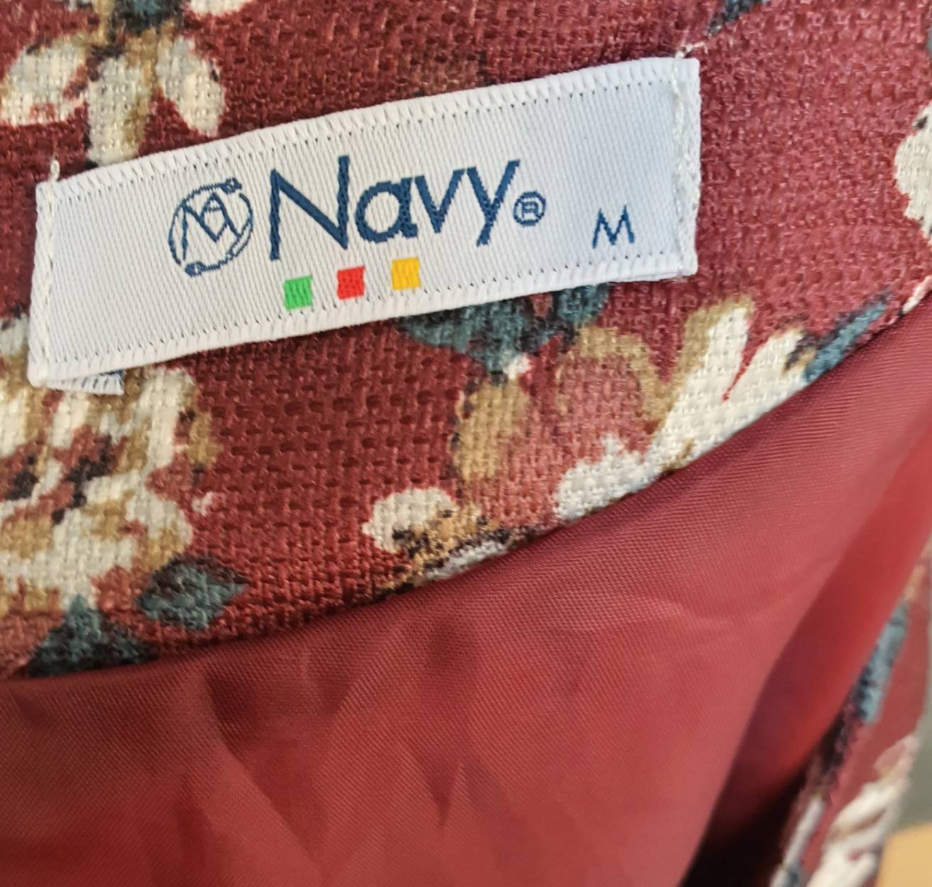 FF04421 เสื้อผ้ามือสอง สีน้ำตาลแดงลายดอกไม้ แบรนด์ Navy อก 34 นิ้ว