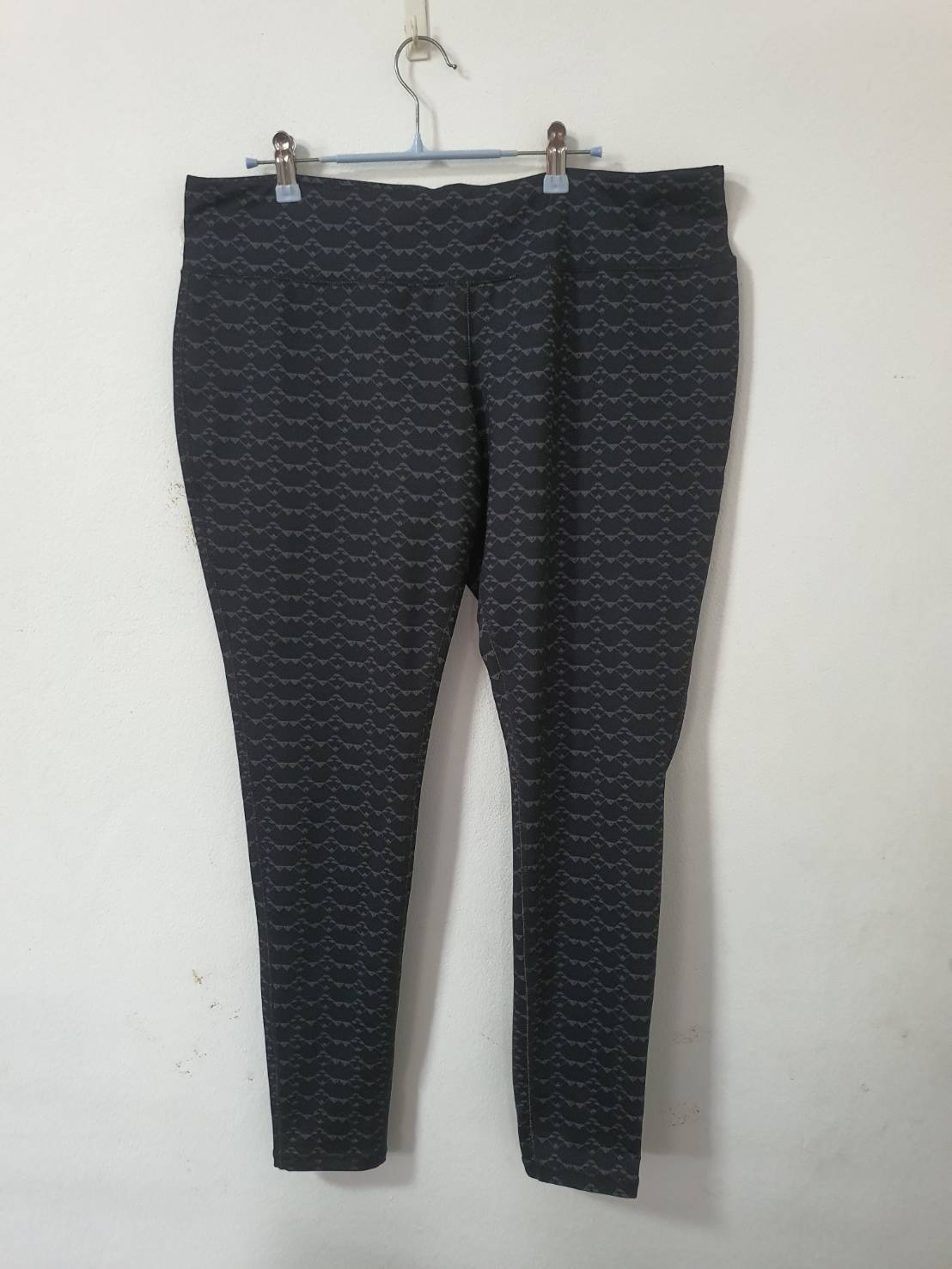 FF06530 กางเกงกีฬาออกกำลังกาย Under Armour มือสอง สีดำ เอว 36-42นิ้ว