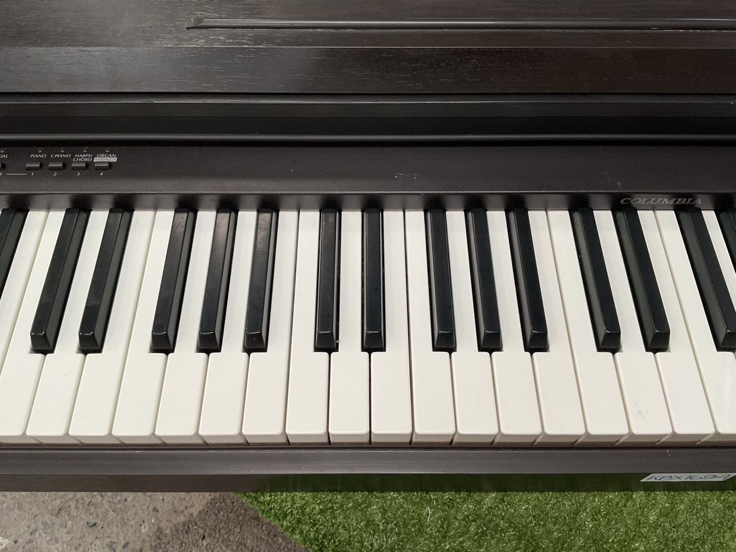 เปียโน COLUMBIA : EP-200T สินค้าไม่พร้อมใช้งาน (ต้องซ่อม)