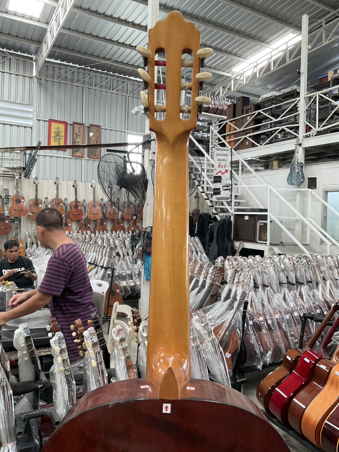 กีต้าร์คลาสสิค ยี่ห้อตามภาพ