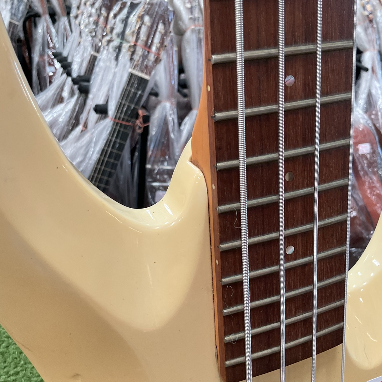 กีต้าร์เบส EDWARDS