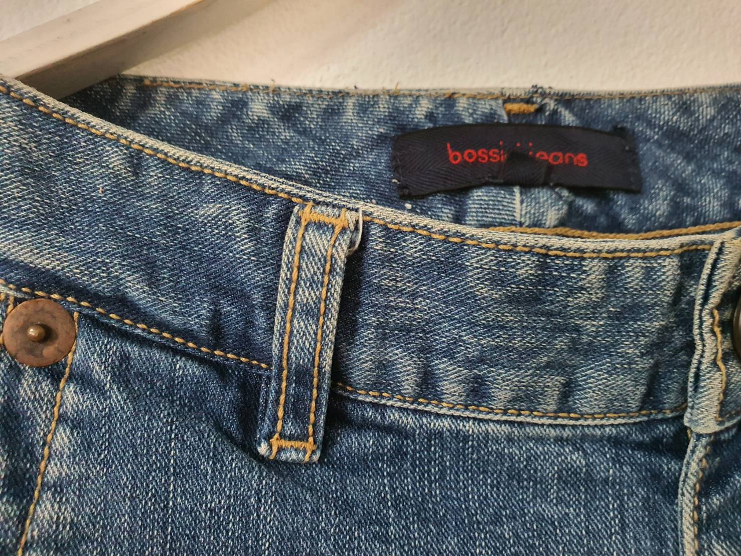 FF06252กางเกงยีนส์มือสอง ขายาว แบรนด์ bossoni jeans เอว 30 นิ้ว