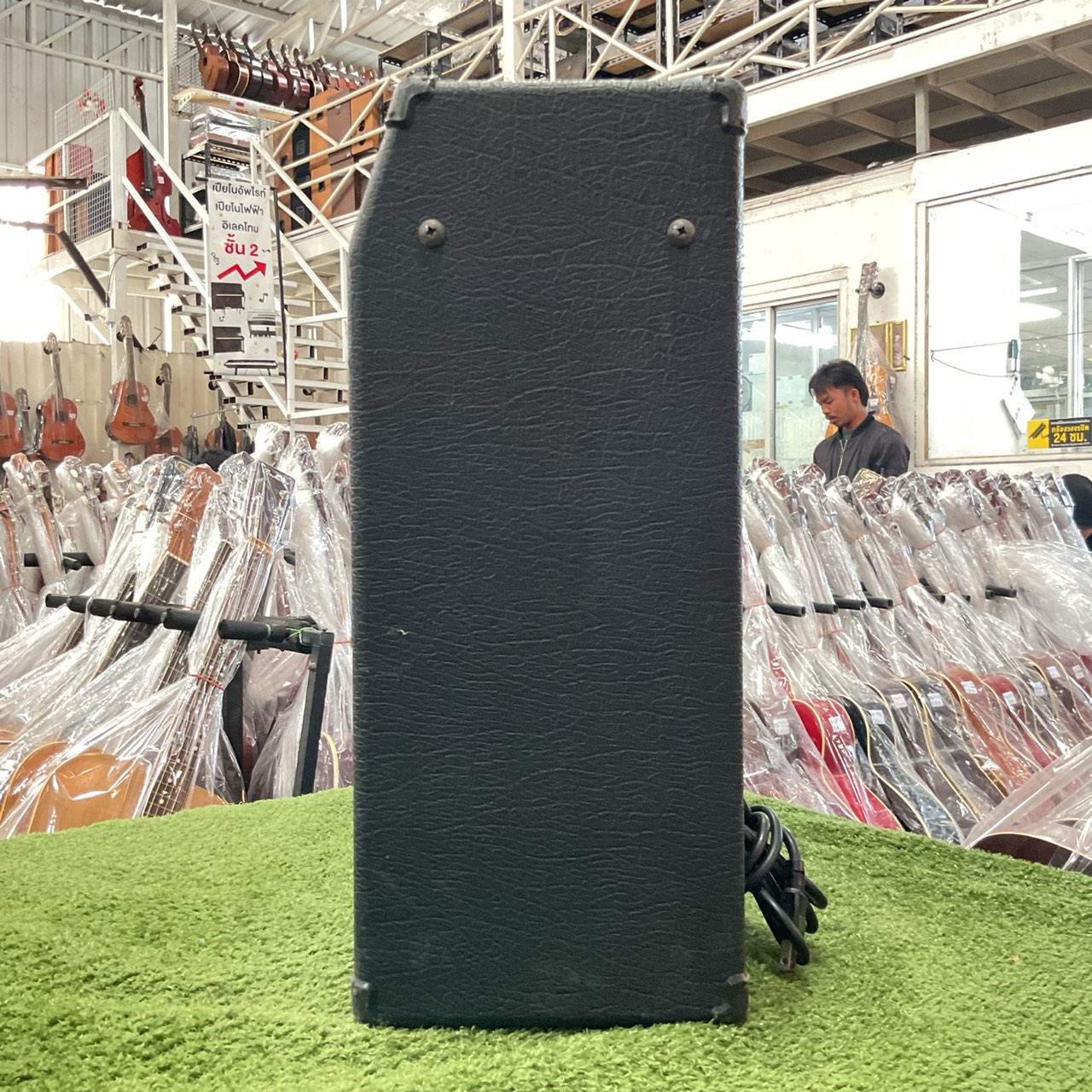 แอมป์กีต้าร์ Roland : GA-40 สินค้าไม่พร้อมใช้งาน (ต้องซ่อม)