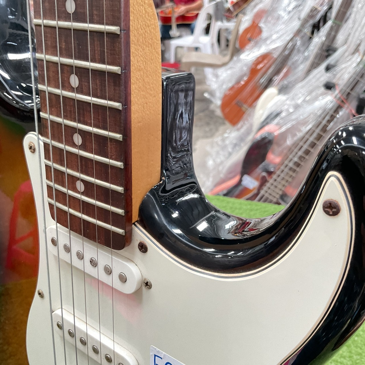 กีต้าร์ไฟฟ้า SOLFEGE