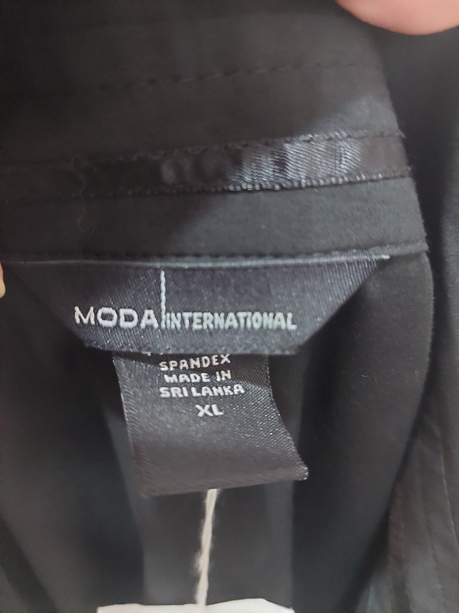 FF06002 ของใหม่ เสื้อเชิ้ต สีดำ แบรนด์ MODA INTERNATIONAL อก 45 นิ้ว