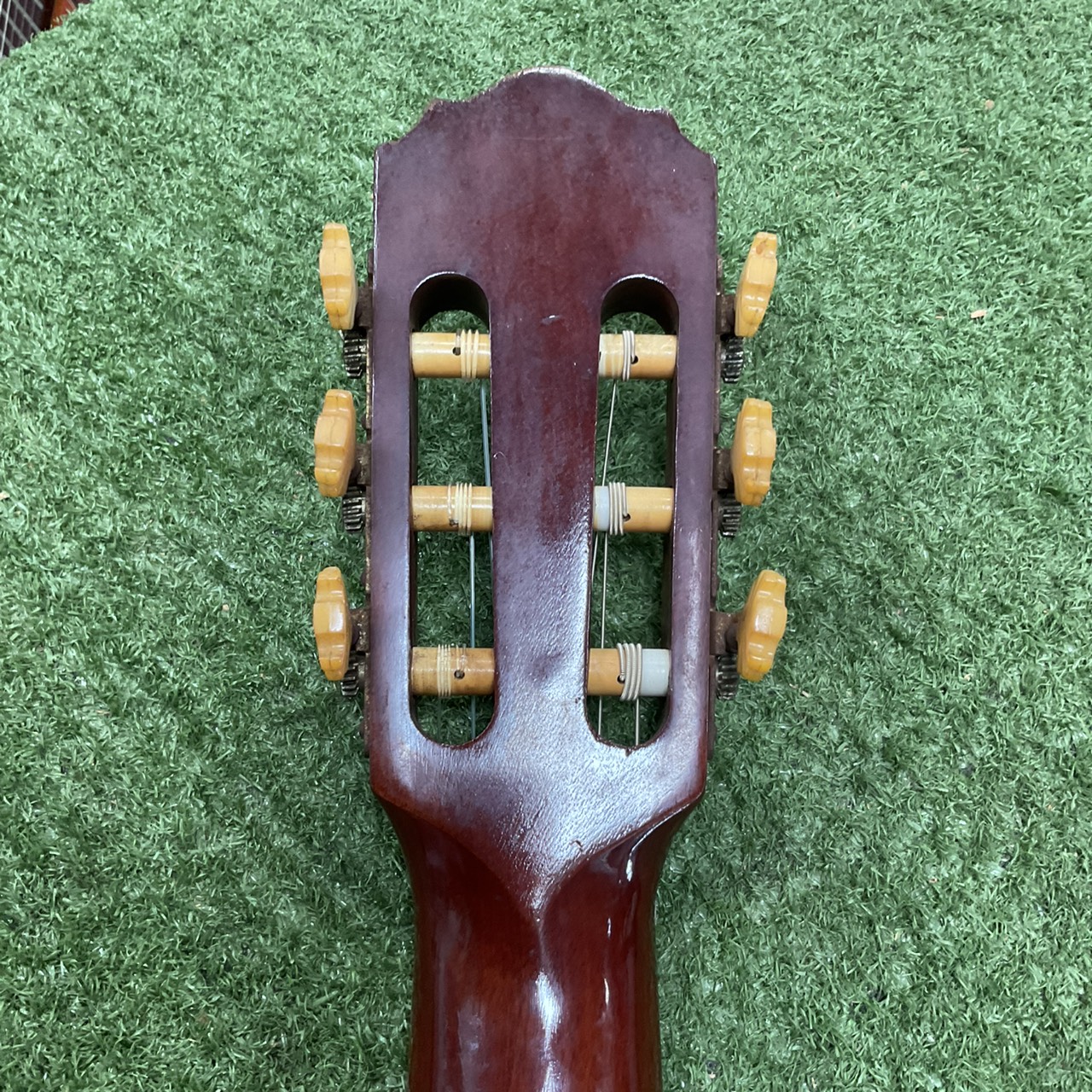 กีต้าร์คลาสสิค ISUMI : No.100