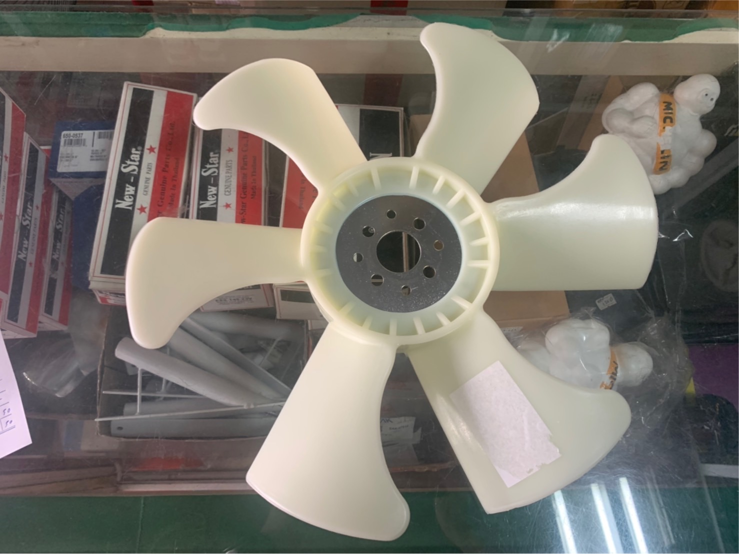 ใบพัดลมโฟคลิฟท์ ISUZU C240 4JG2 4BC2 15 นิ้ว รูกลาง 32 mm