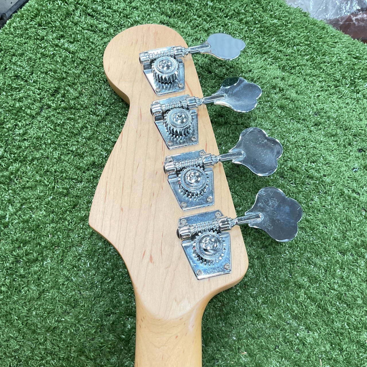 กีต้าร์เบส Legend