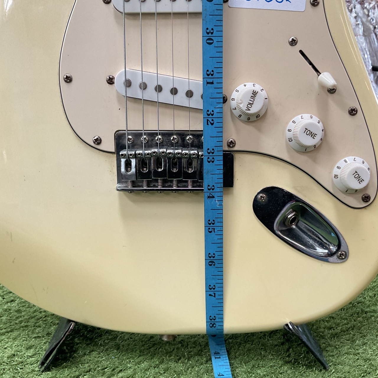 กีต้าร์ไฟฟ้า Mavis