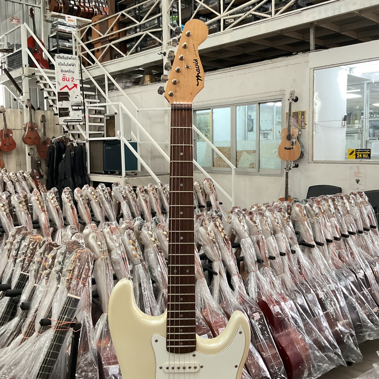 กีต้าร์ไฟฟ้า Mavis