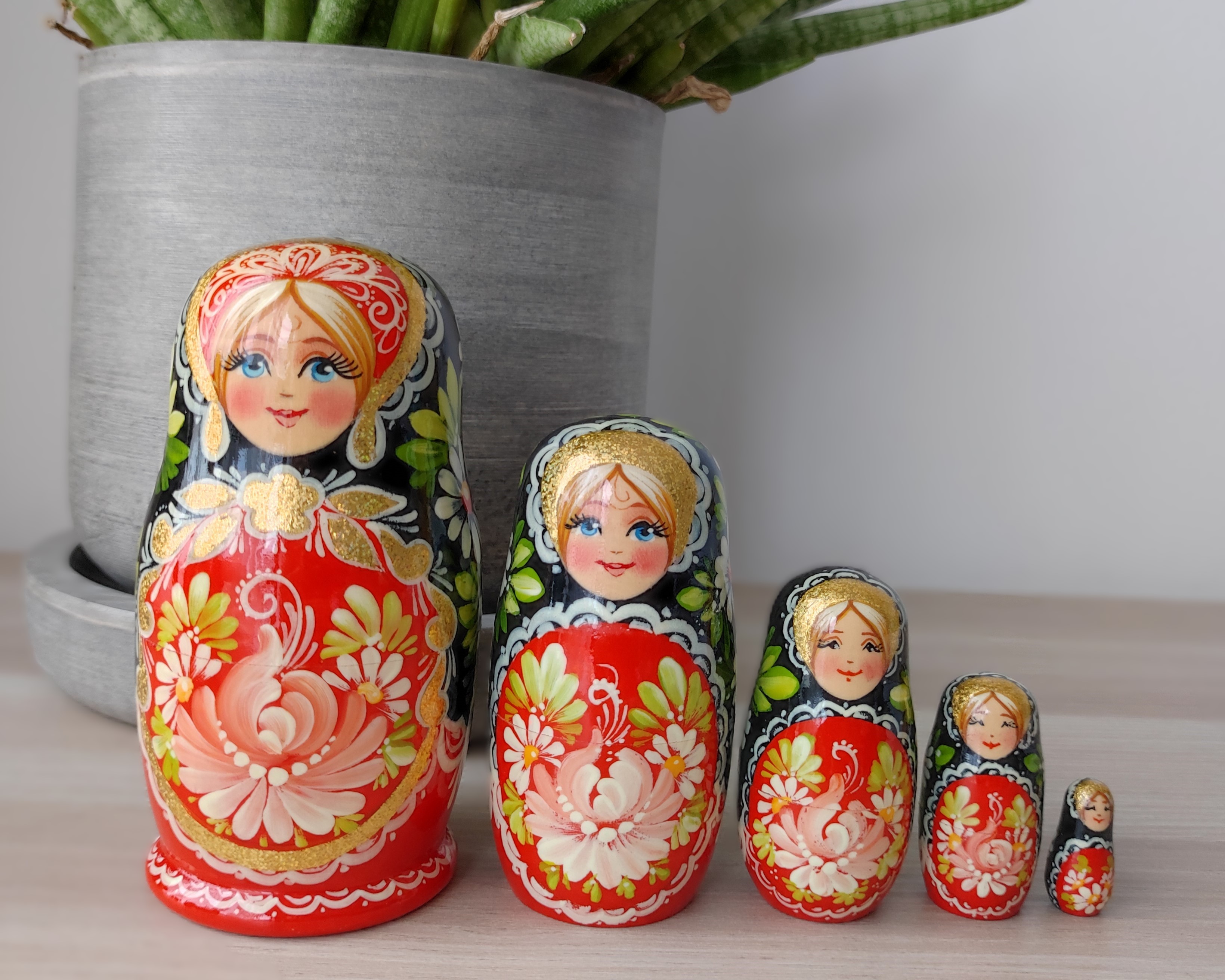 ตุ๊กตาแม่ลูกดก (Matryoshka) - From Russia With Love "Black&Red"