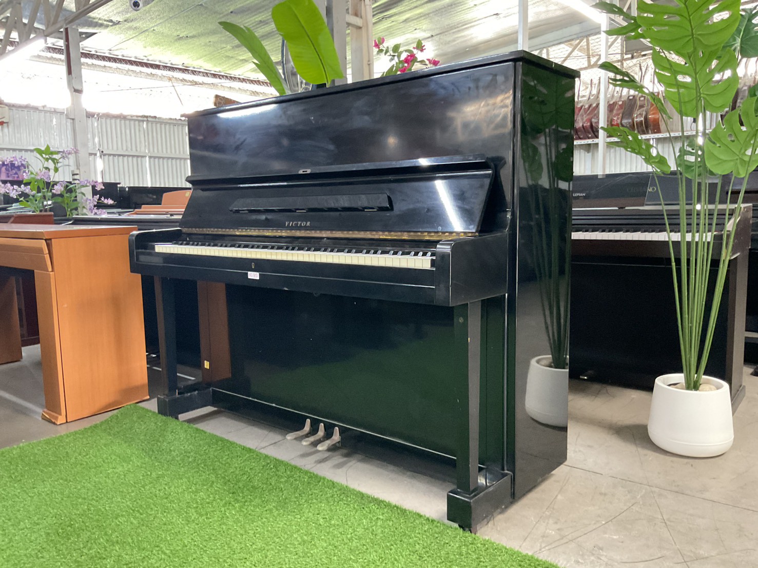 เปียโนอัพไลท์ VICTOR : V-31