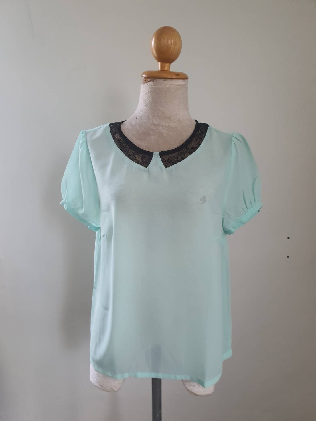 FF05447 เสื้อผ้ามือสอง เขียวมิ้ง แบรนด์ FOREVER21