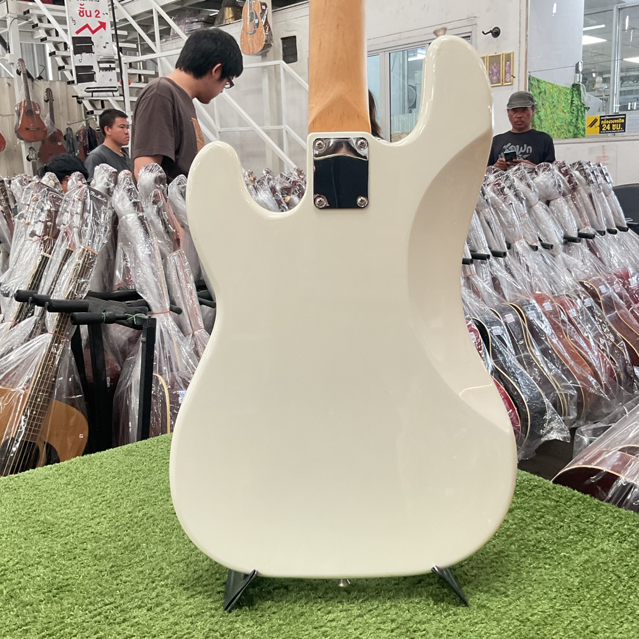 กีต้าร์เบส BUSKER'S