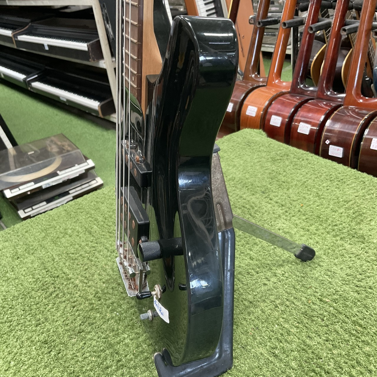 กีต้าร์เบส Aria Pro II