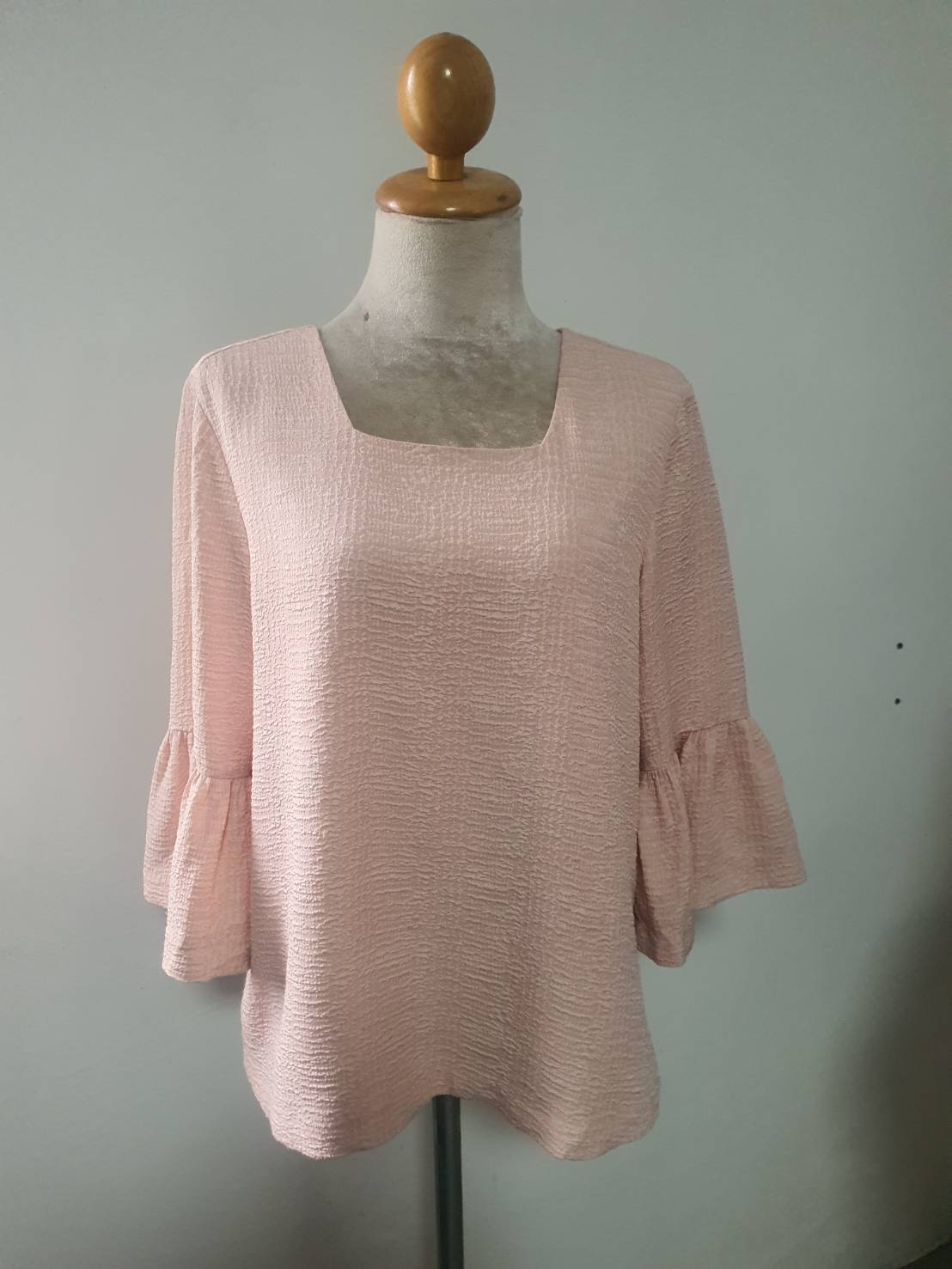 FF06416 เสื้อผ้ามือสอง สีโอรม แบรนด์ อก 37-38 นิ้ว