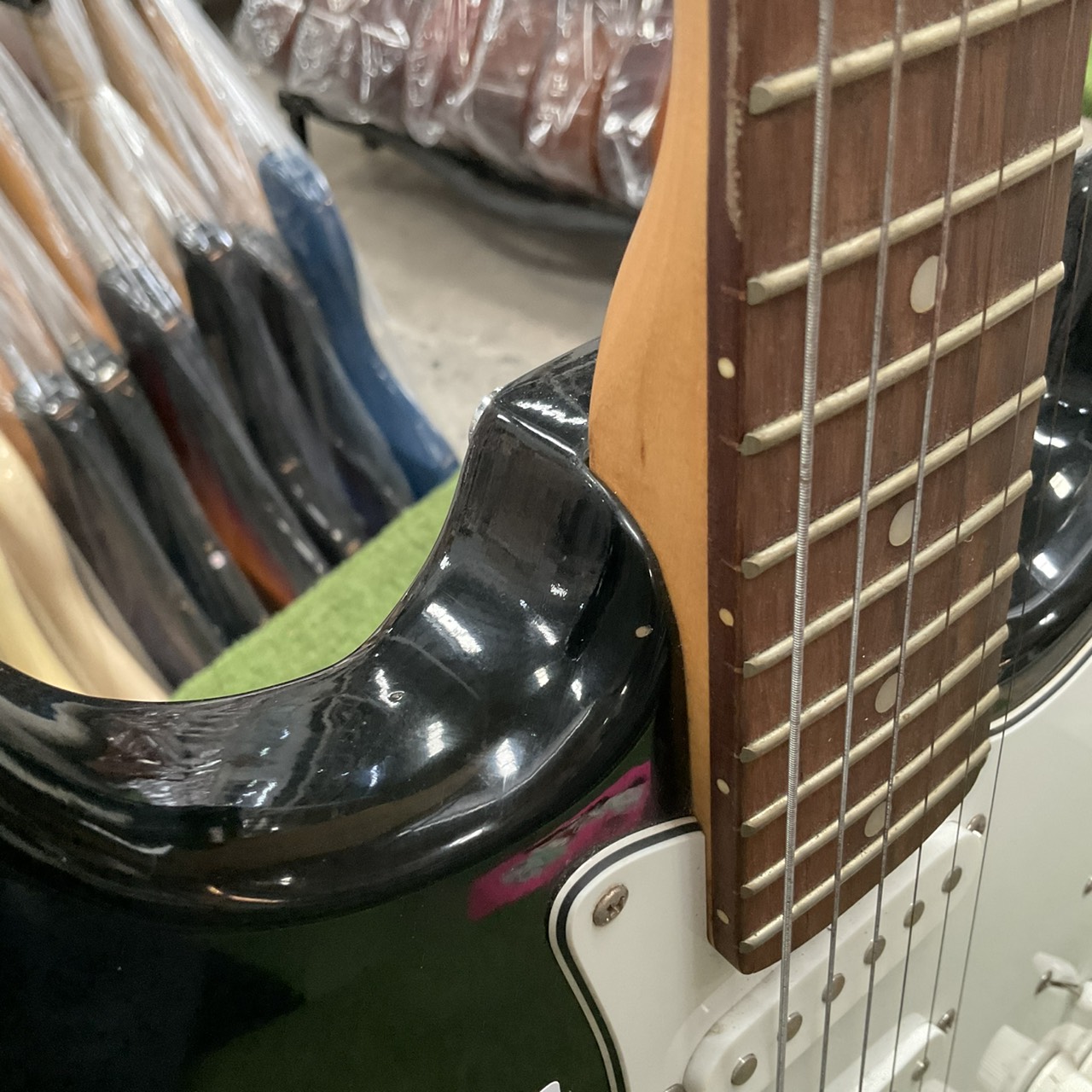 กีต้าร์ไฟฟ้า Maison