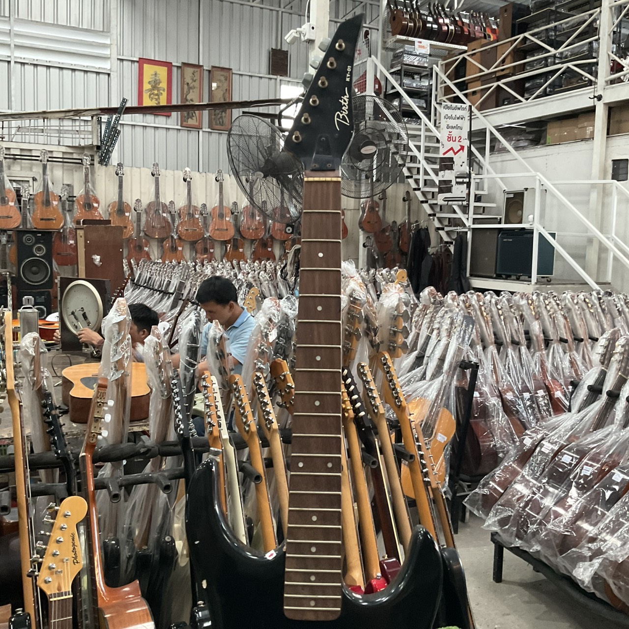 กีต้าร์ไฟฟ้า Birth : KY-01 สินค้าไม่พร้อมใช้งาน (ต้องซ่อม)