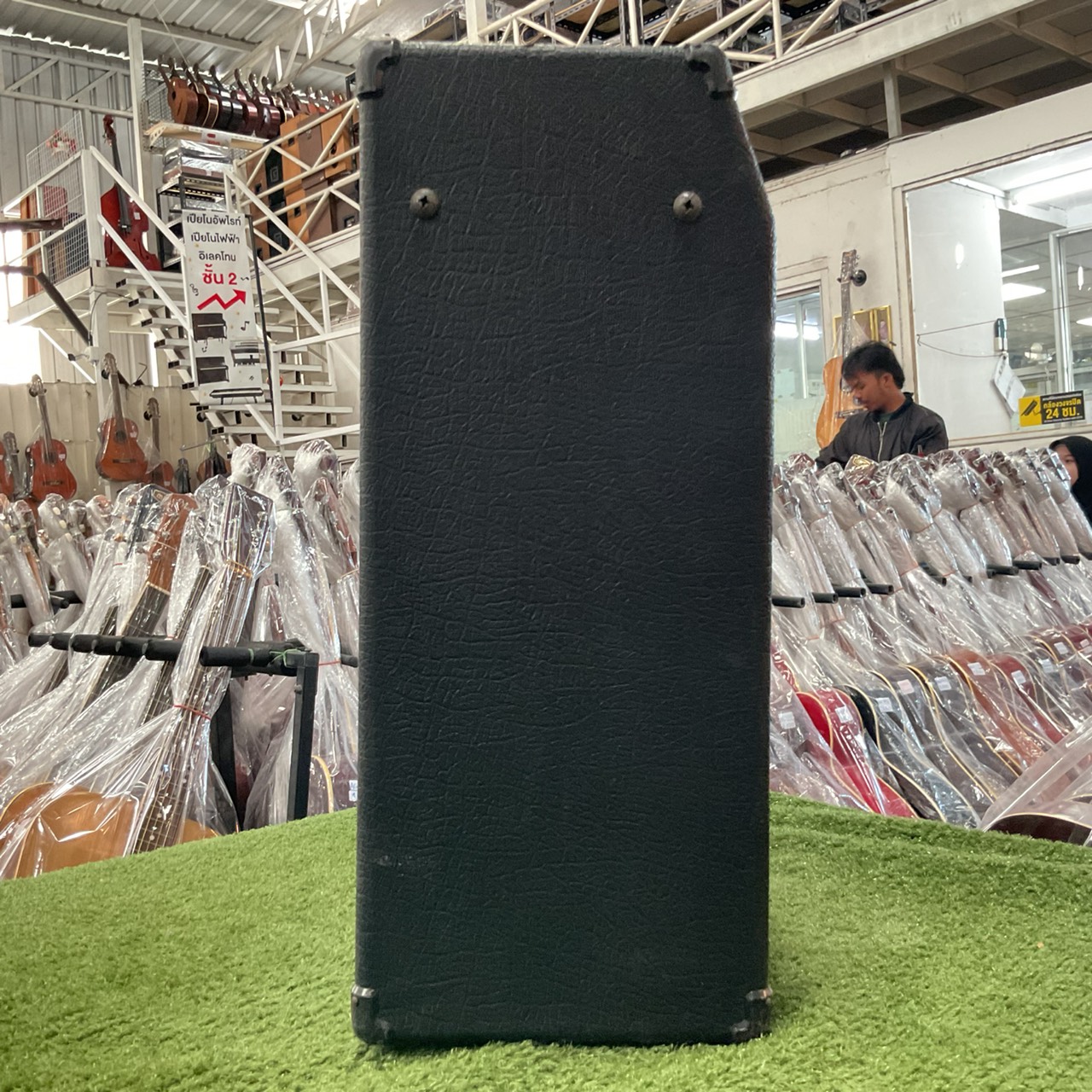 แอมป์กีต้าร์ Roland : GA-40 สินค้าไม่พร้อมใช้งาน (ต้องซ่อม)