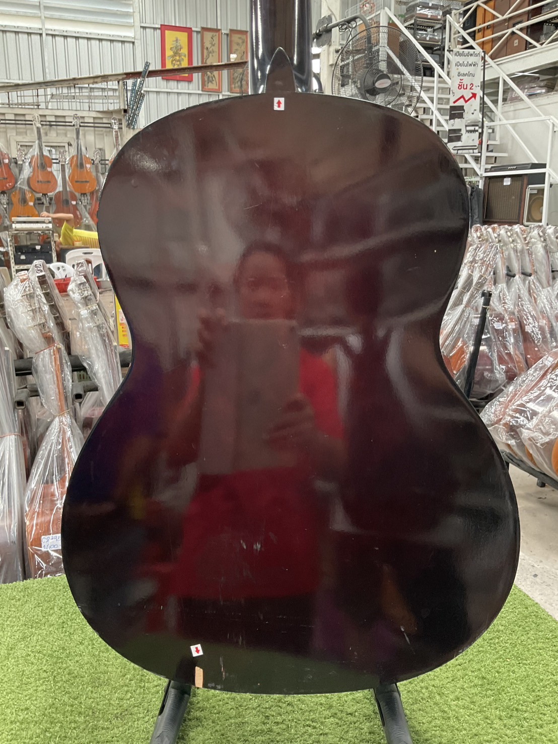 กีต้าร์คลาสสิค ยี่ห้อตามภาพ