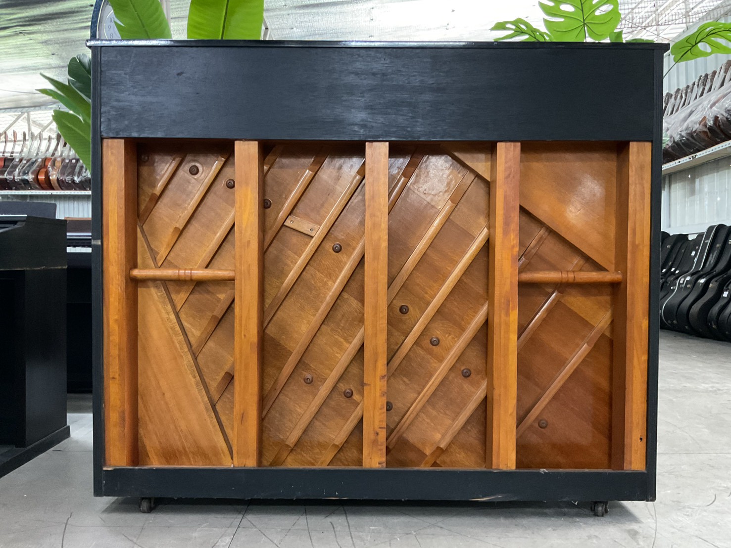 เปียโนอัพไลท์ VICTOR : V-31