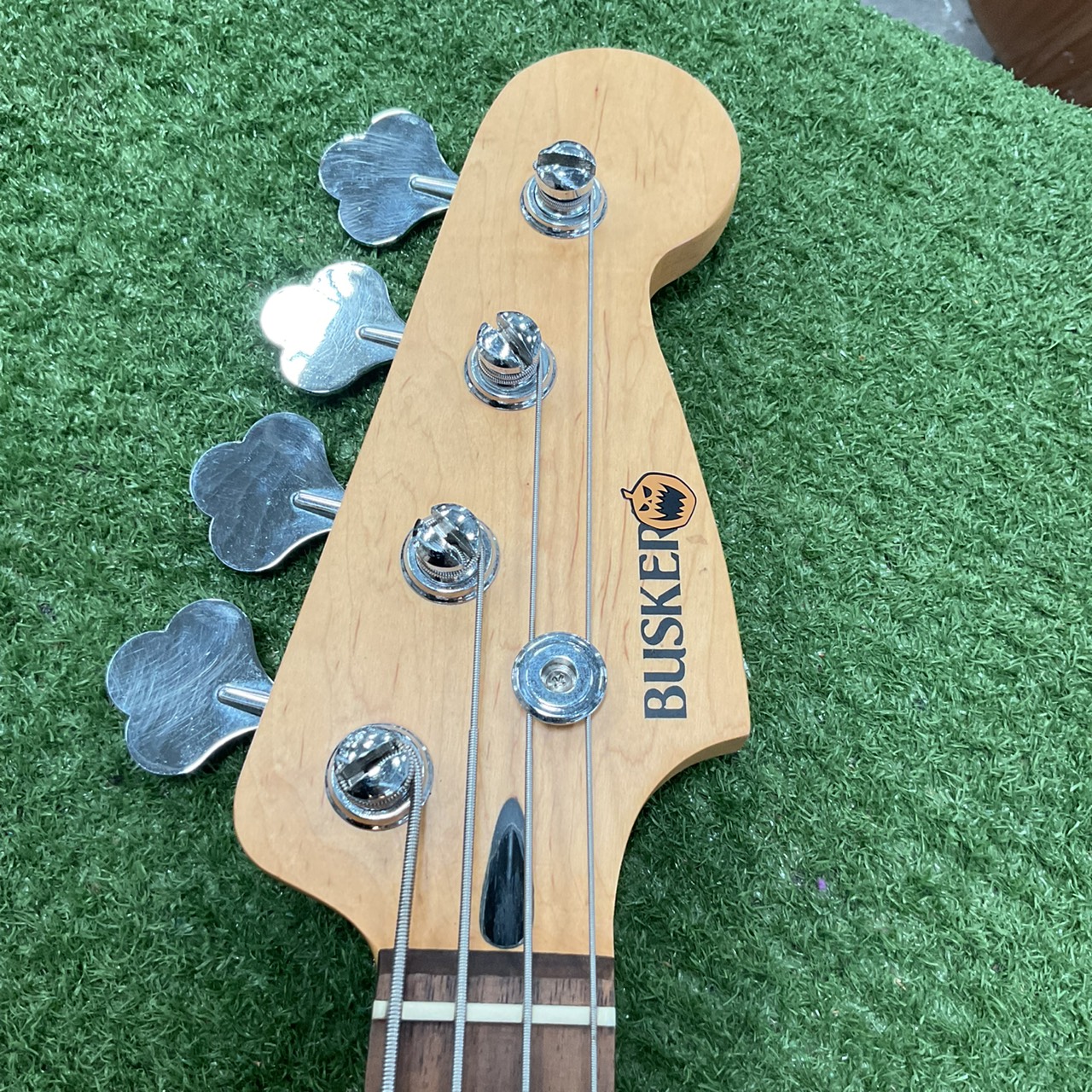 กีต้าร์เบส BUSKER'S