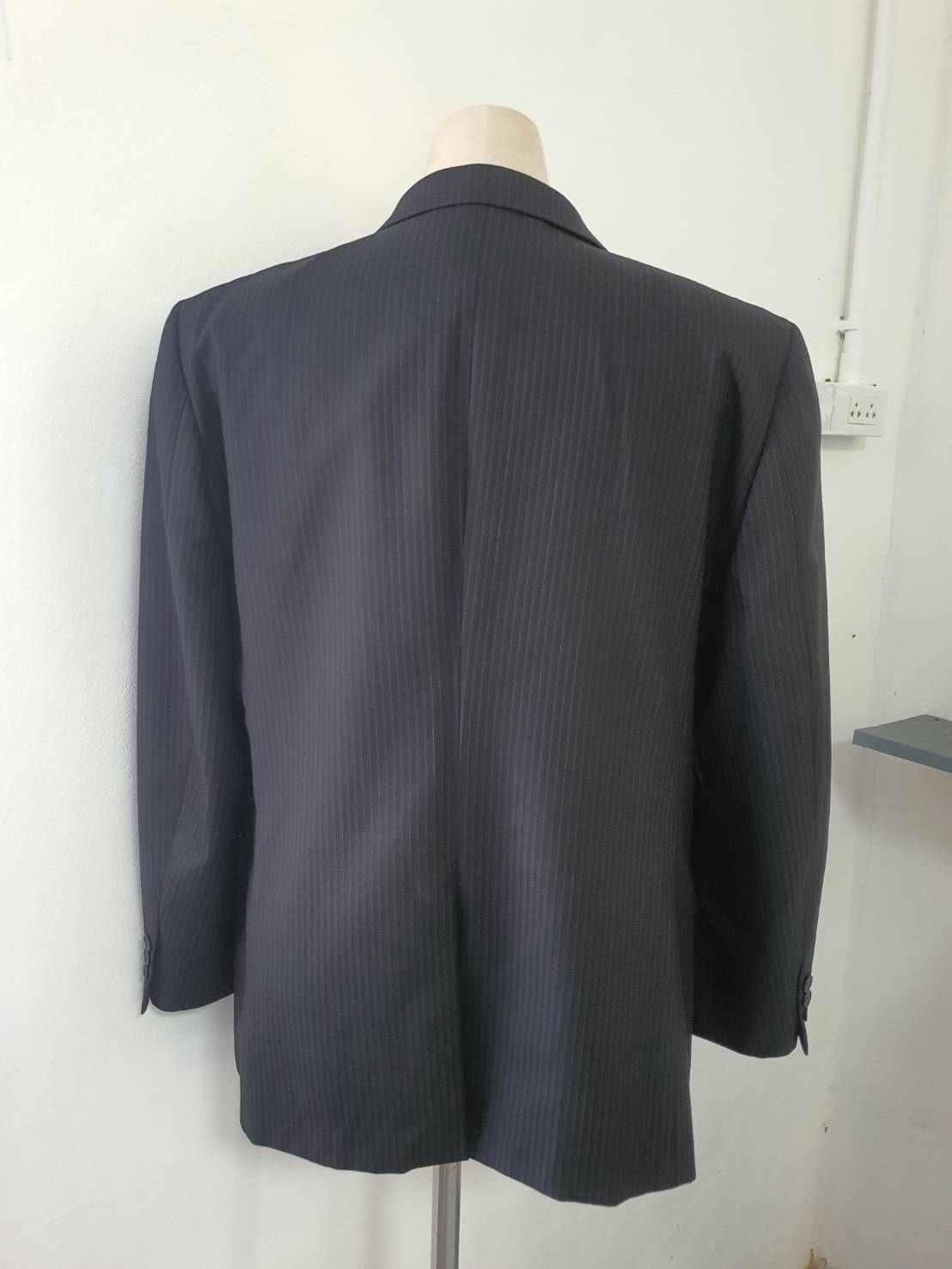 SUIT C0024 เสื้อสูท สีดำลายทาง มือสอง Pinky wolman อก 40 นิ้ว