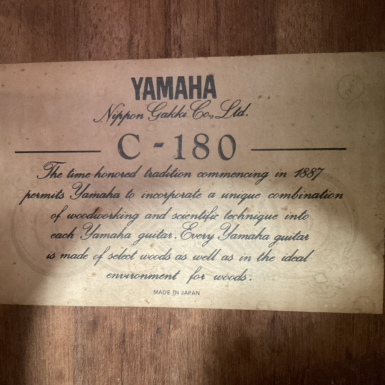 กีต้าร์คลาสสิค YAMAHA : C-180