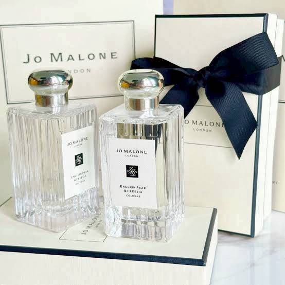 Jo Malone London English Pear & Freesia 100 ml ( หิ้วคะ ) ( กล่อง + โบว์คะ )