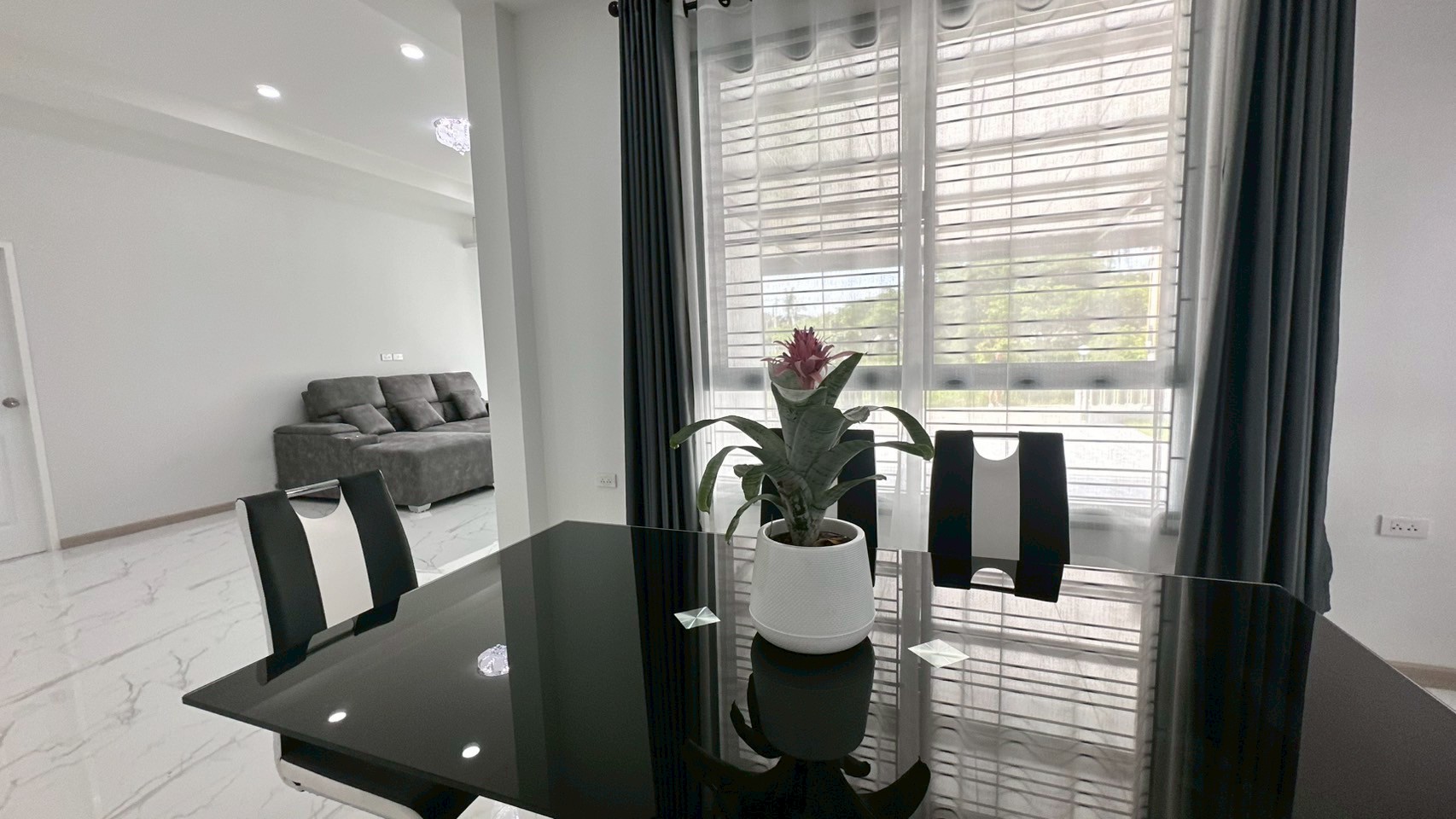 บ้านเช่าพัทยา หนองปลาไหล 3 ห้องนอน 3 ห้องน้ำ บ้านใหม่ ตกแต่งพร้อมอยู่ สวยมาก