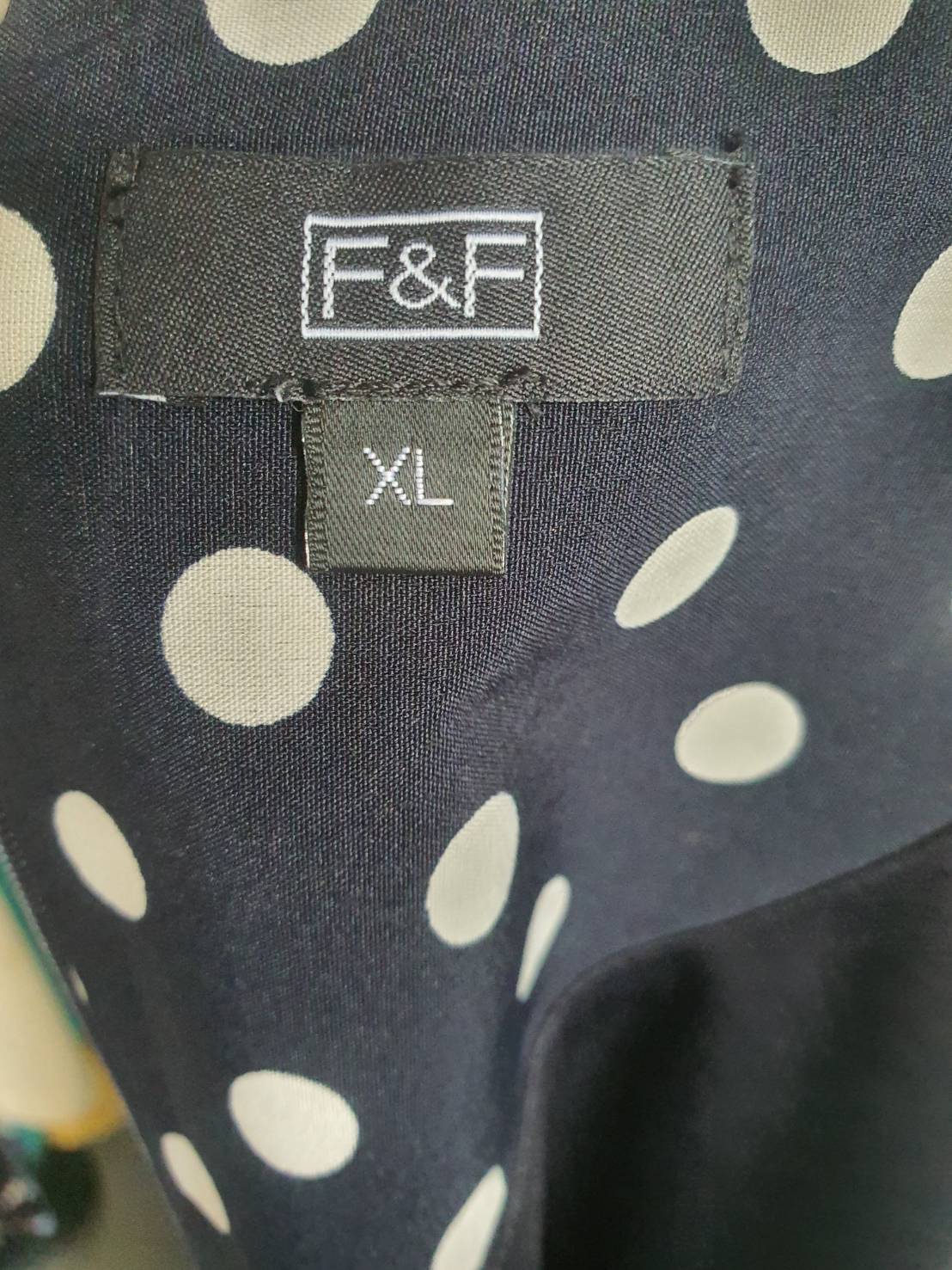 FF06453 เดรสมือสอง ชีฟอง สีกรมลายจุด f&f อก 36-38 นิ้ว
