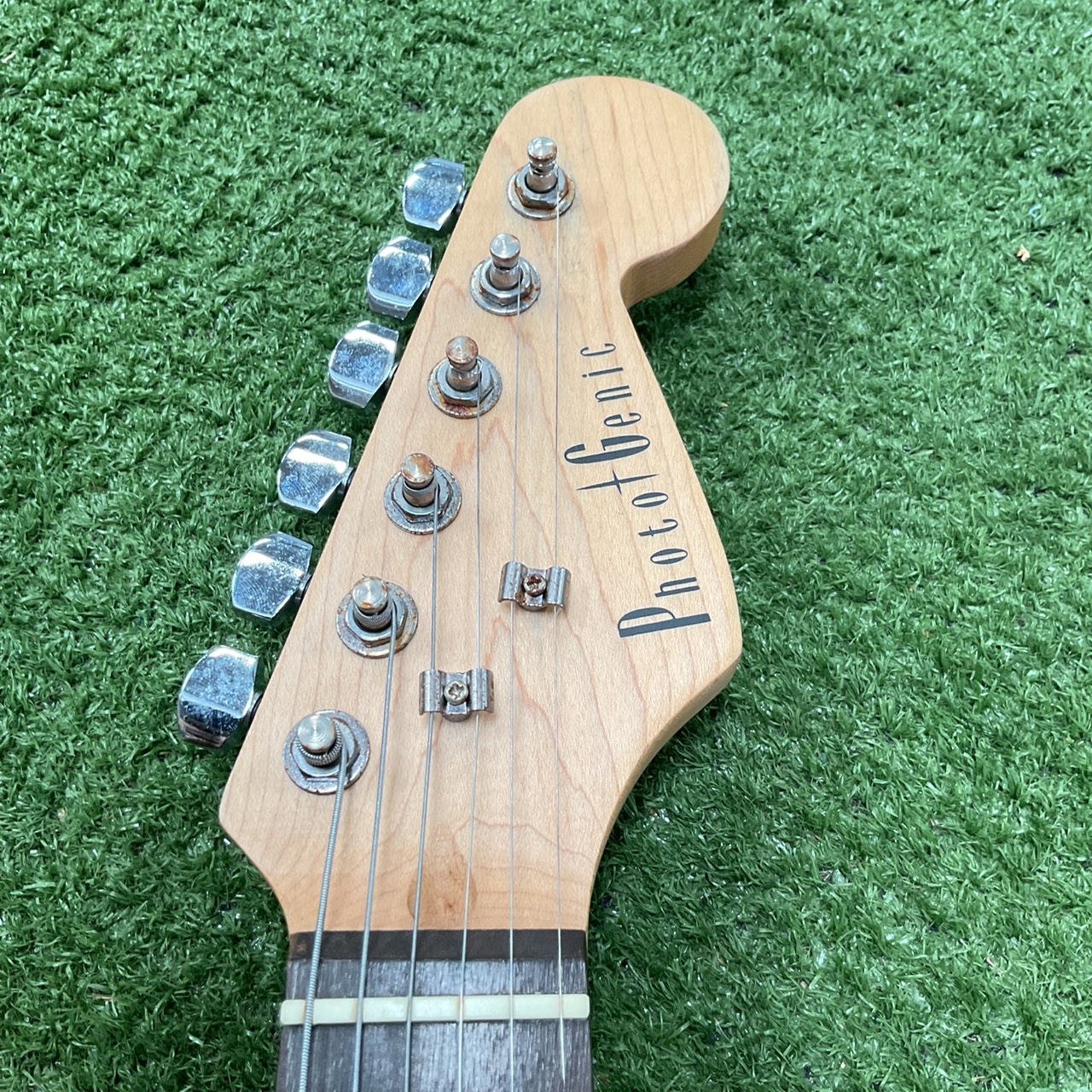 กีต้าร์ไฟฟ้า PhotoGenic