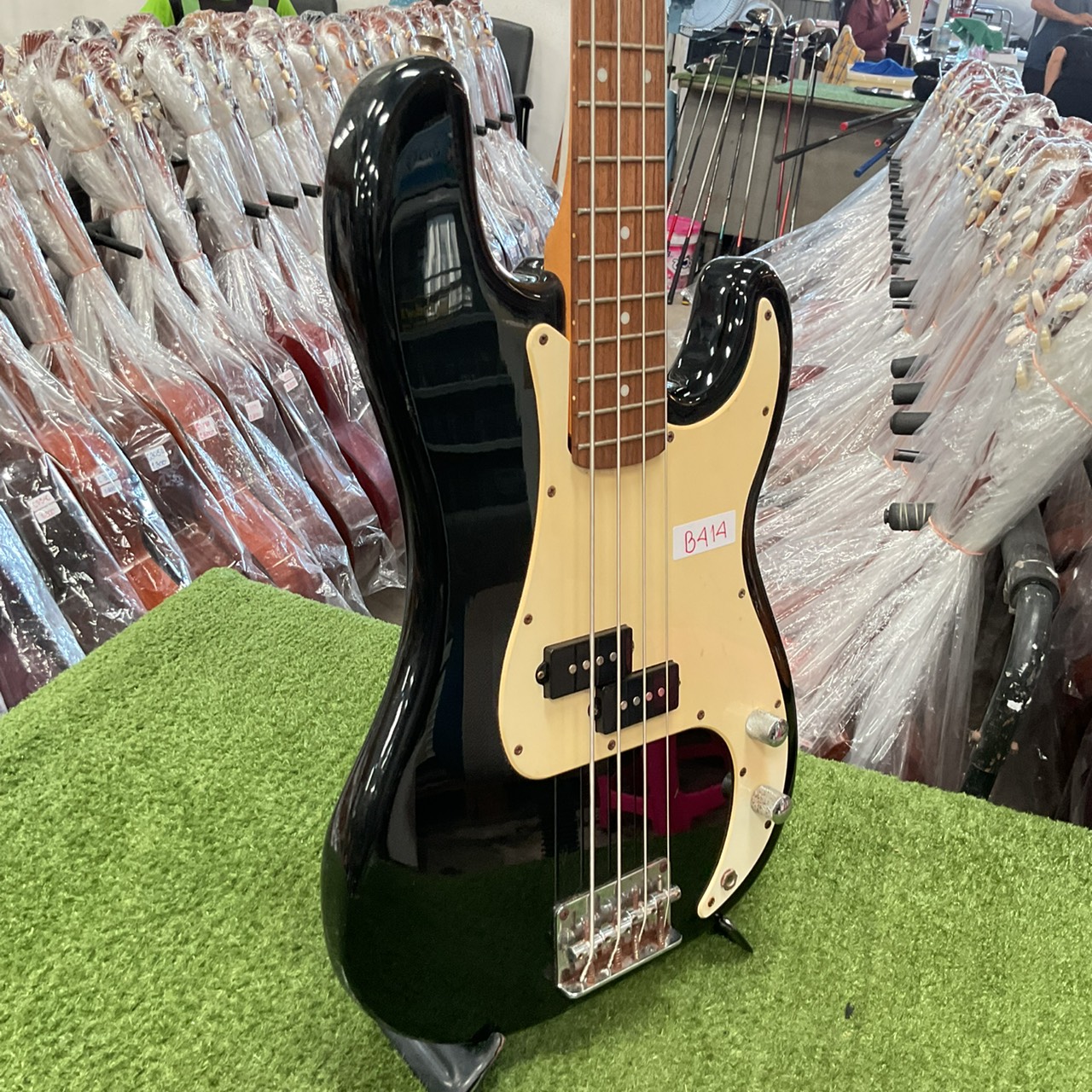 กีต้าร์เบส BUSKER'S