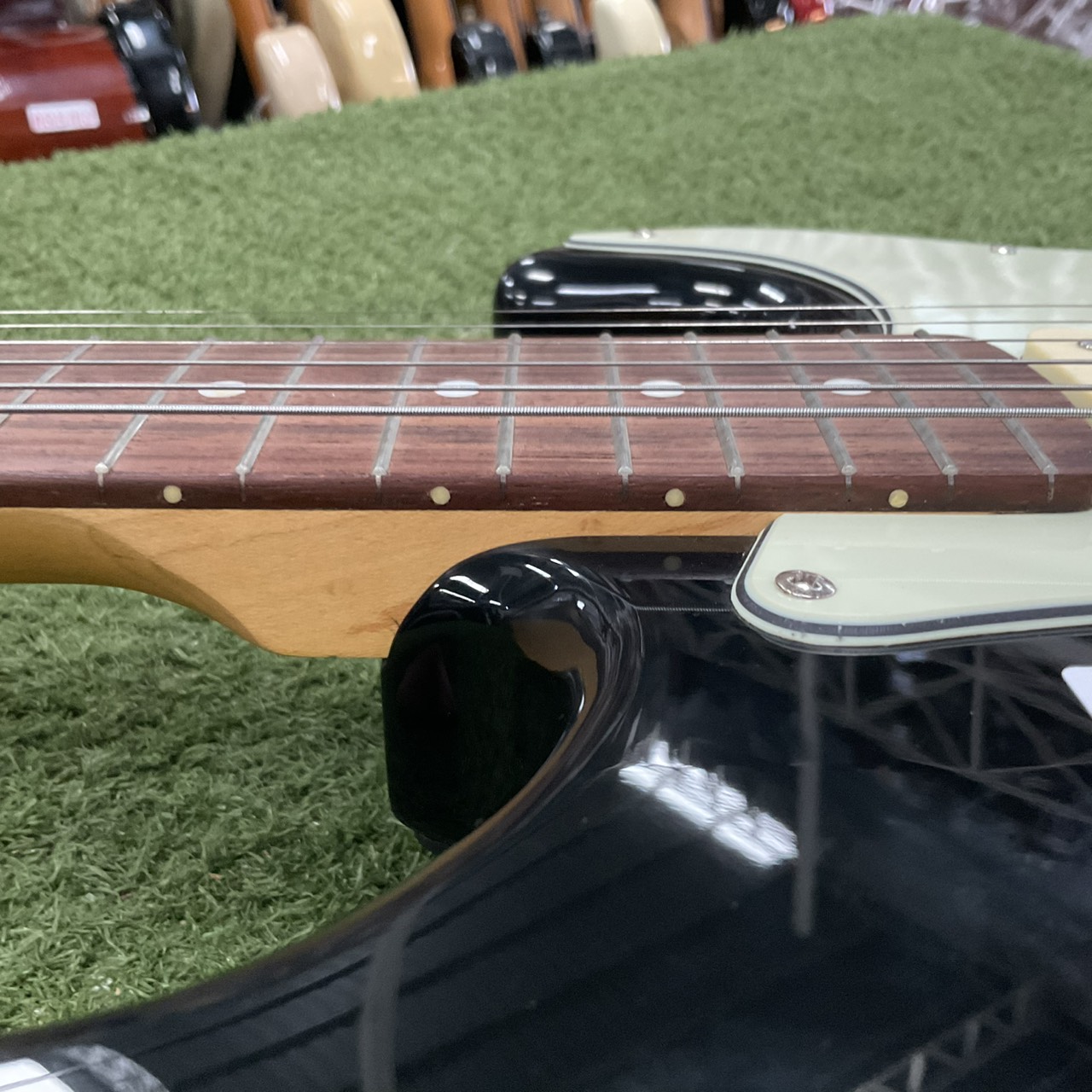 กีต้าร์ไฟฟ้า Bloom