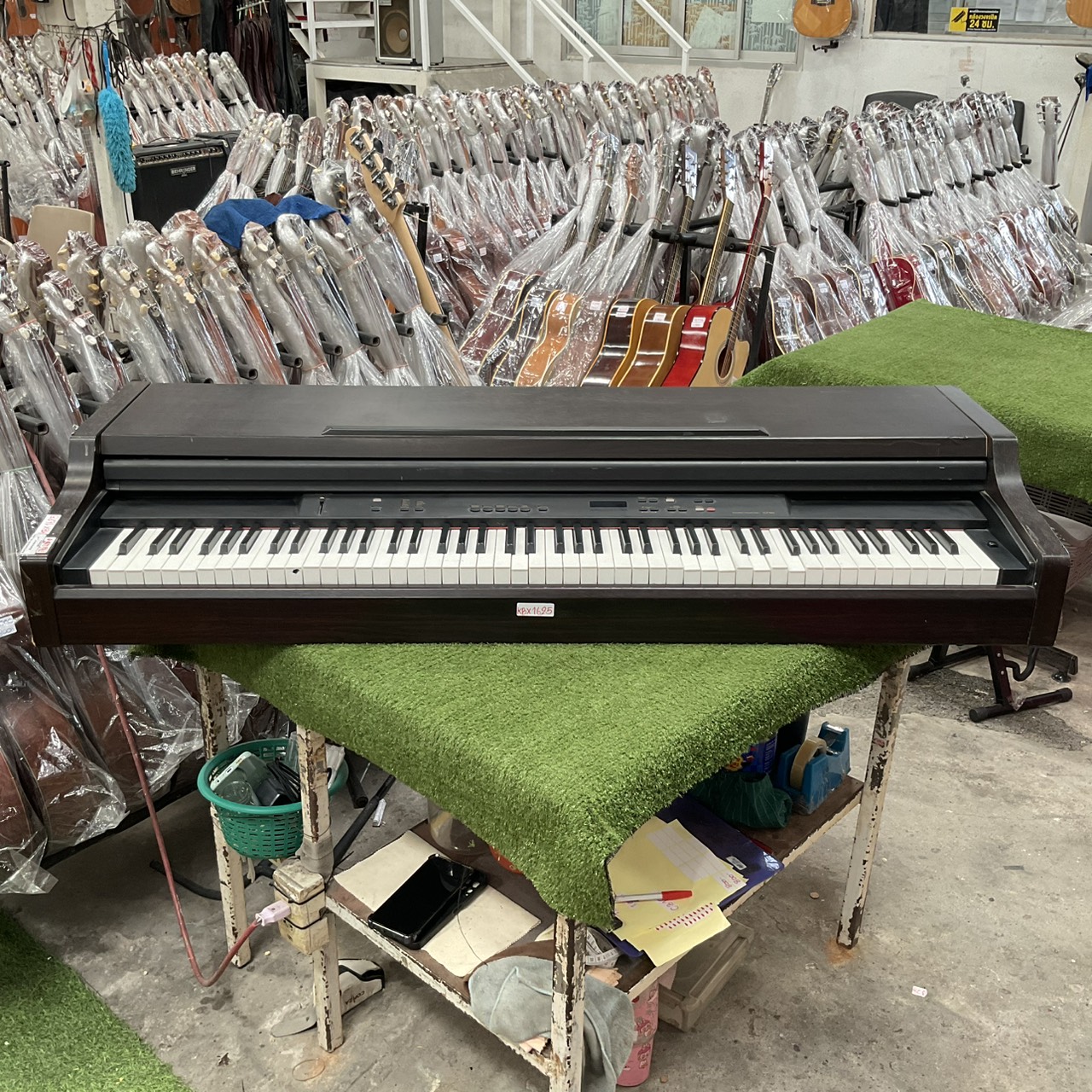 เปียโน YAMAHA : CLP-820 สินค้าไม่พร้อมใช้งาน (ต้องซ่อม)