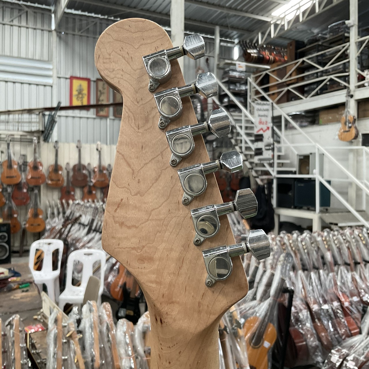 กีต้าร์ไฟฟ้า ยี่ห้อตามภาพ