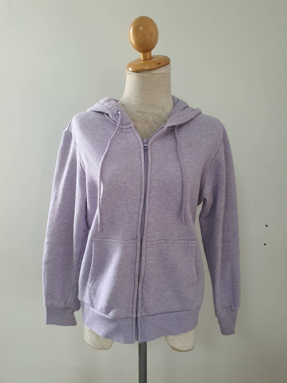 FF06032 เสื้อคลุม มีฮูด สีม่วง มือสอง AIIZ อก 40-42 นิ้ว