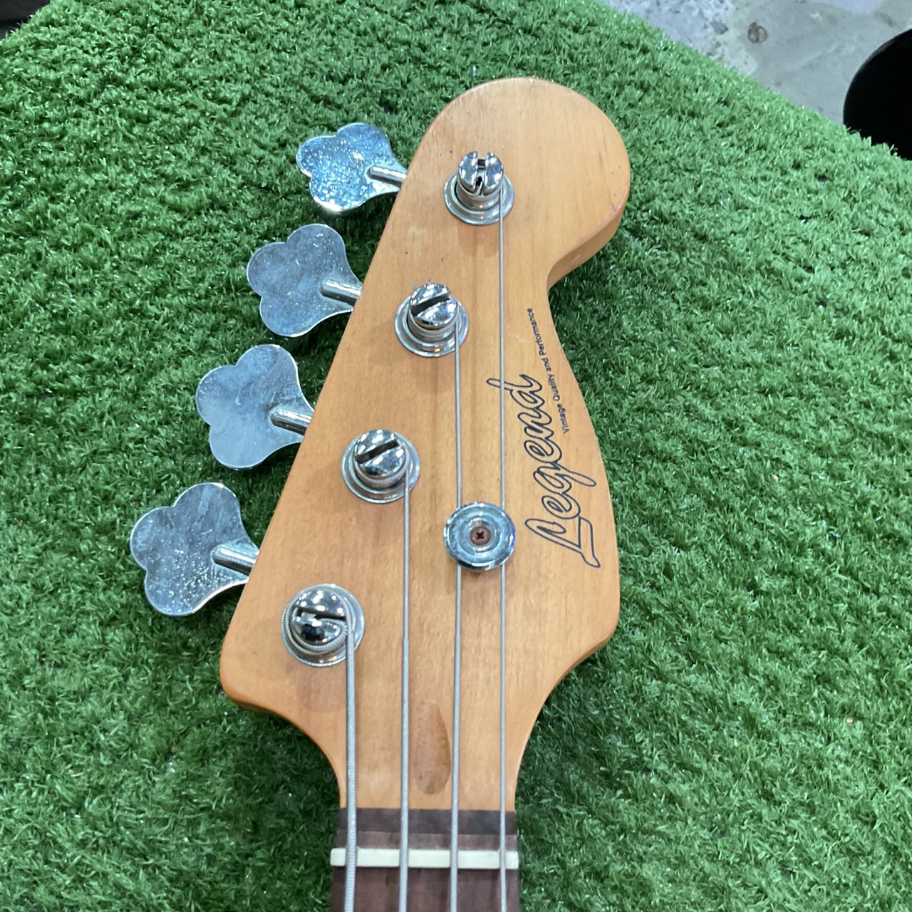 กีต้าร์เบส Legend