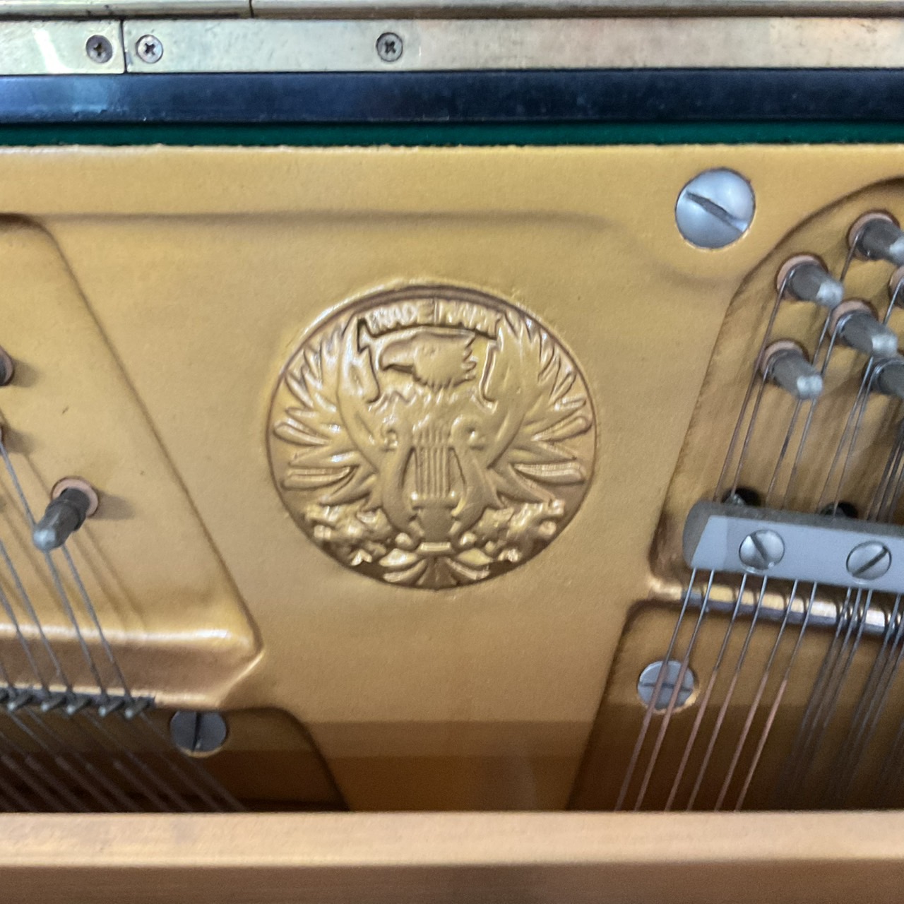 เปียโน MIKI