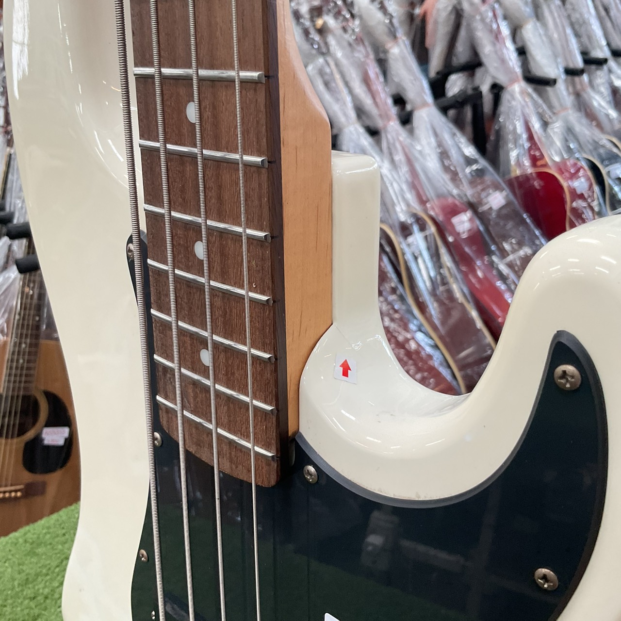 กีต้าร์เบส BUSKER'S