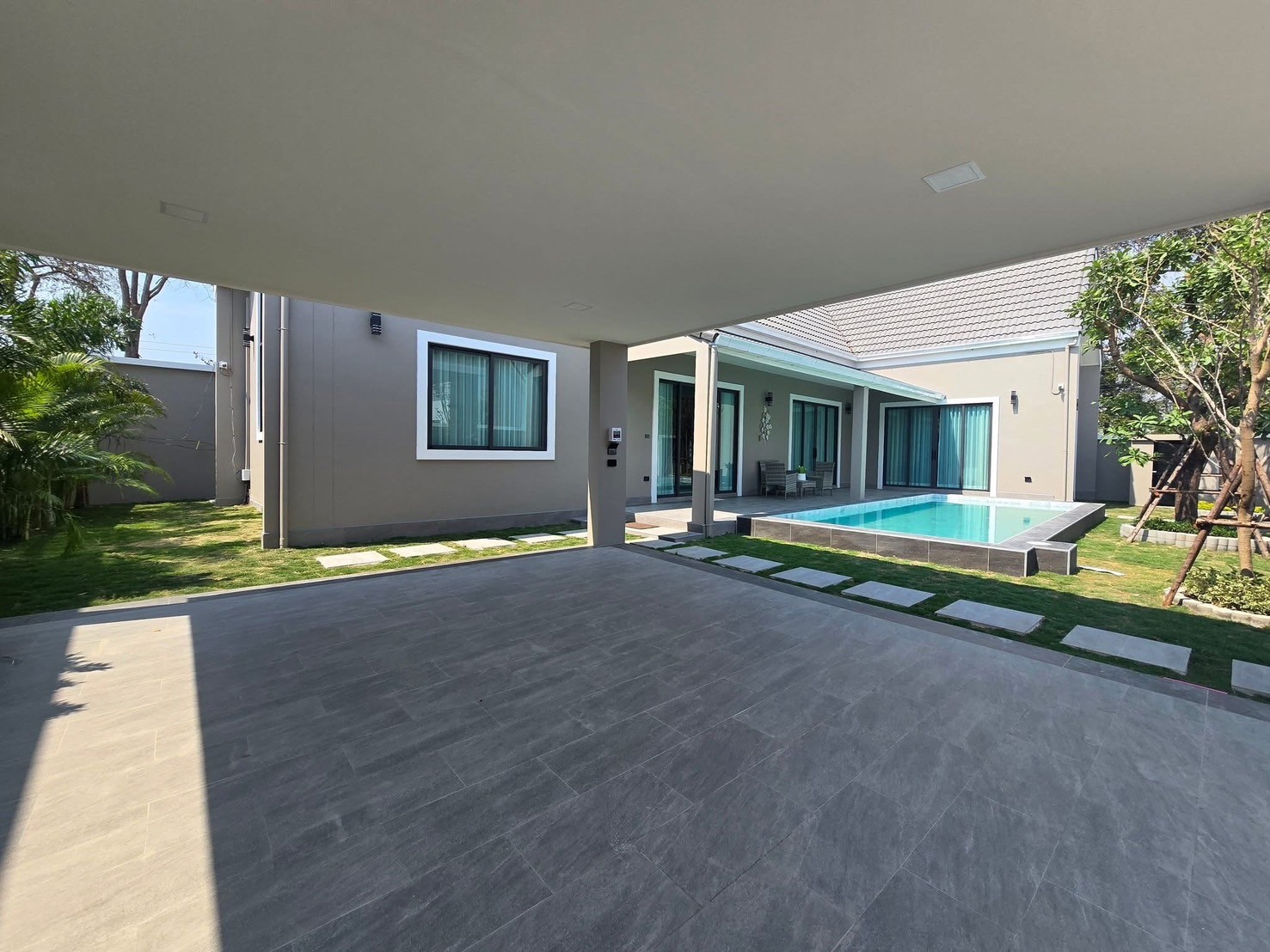 พรีเซลล์ พลูวิลล่าพัทยา บ้านมือ1 ซอยสยามคันทรีคลับ 3 ห้องนอน 4 ห้องน้ำ ตกแต่งพร้อมอยู่