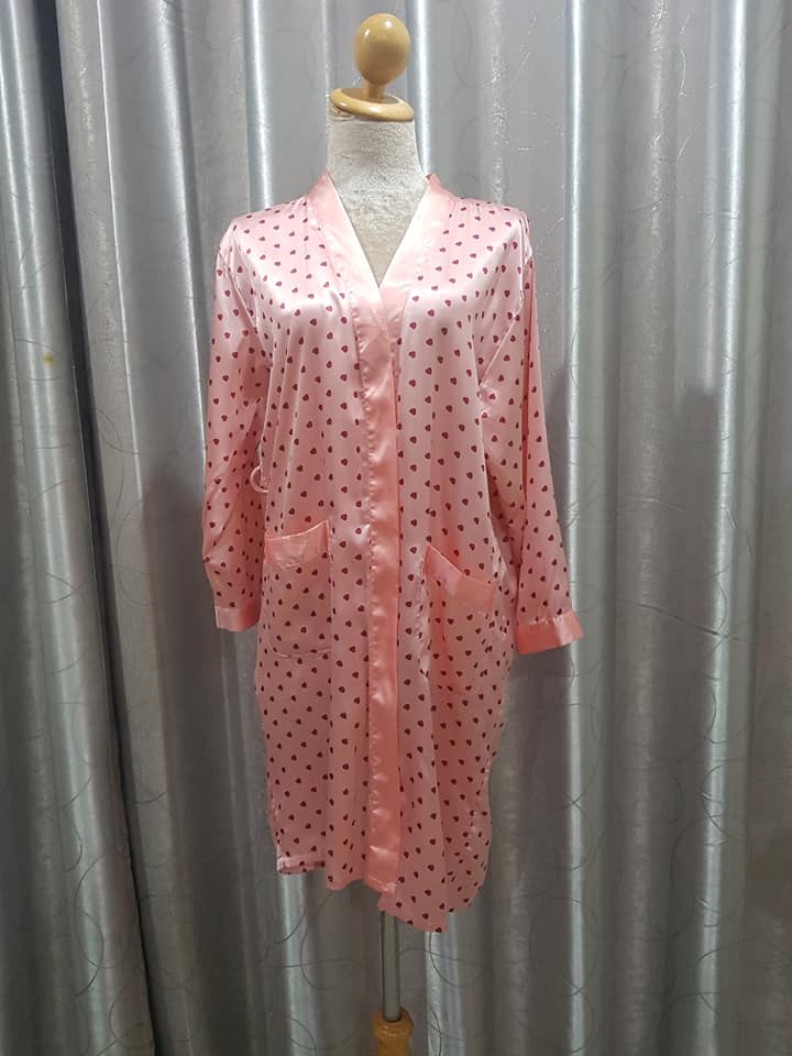 FF01578 เสื้อคลุม สีชมพูโอรสลายหัวใจ มือสอง อก free-42 นิ้ว