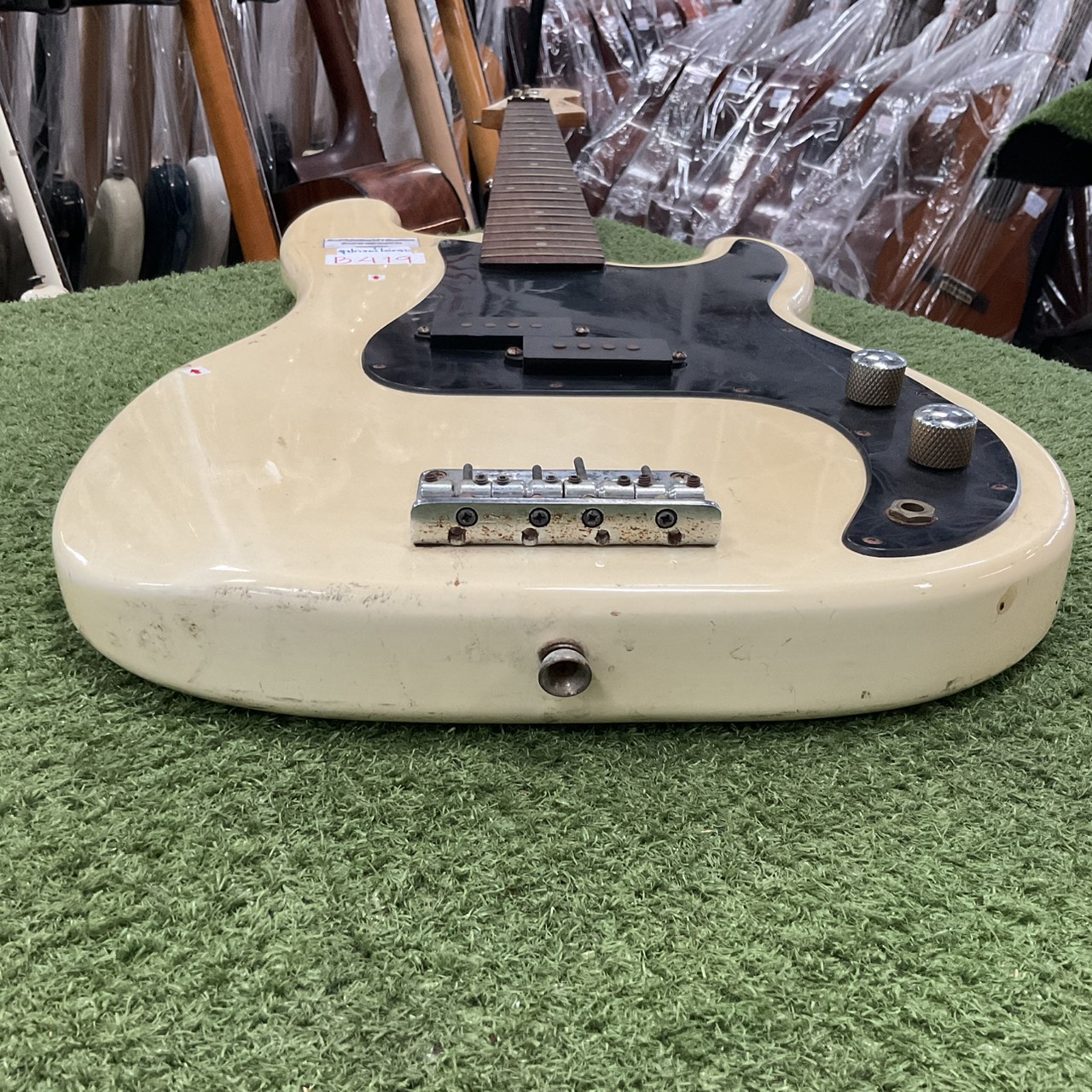 กีต้าร์เบส Birth สินค้าไม่พร้อมใช้งาน (ต้องซ่อม)