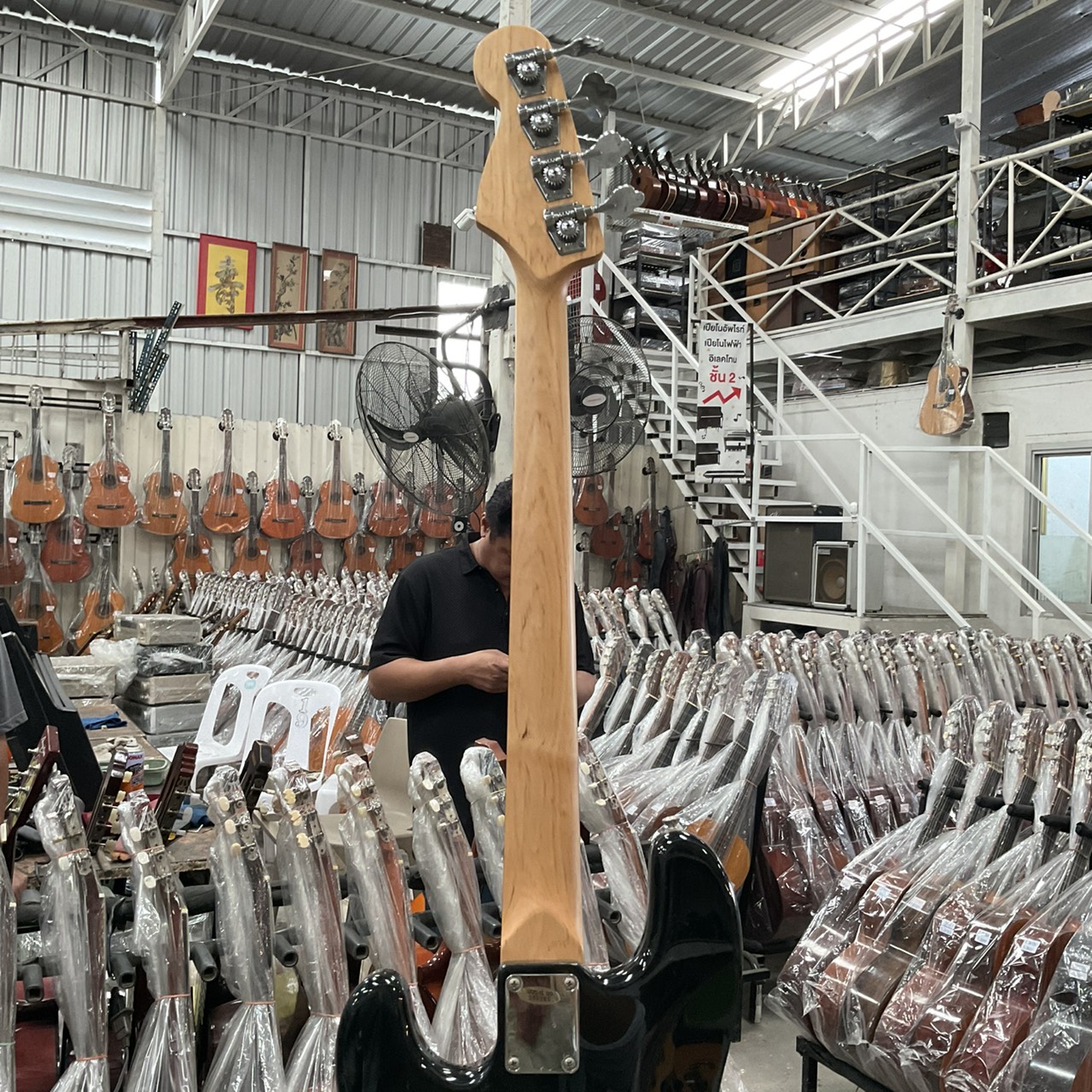 กีต้าร์เบส BUSKER'S