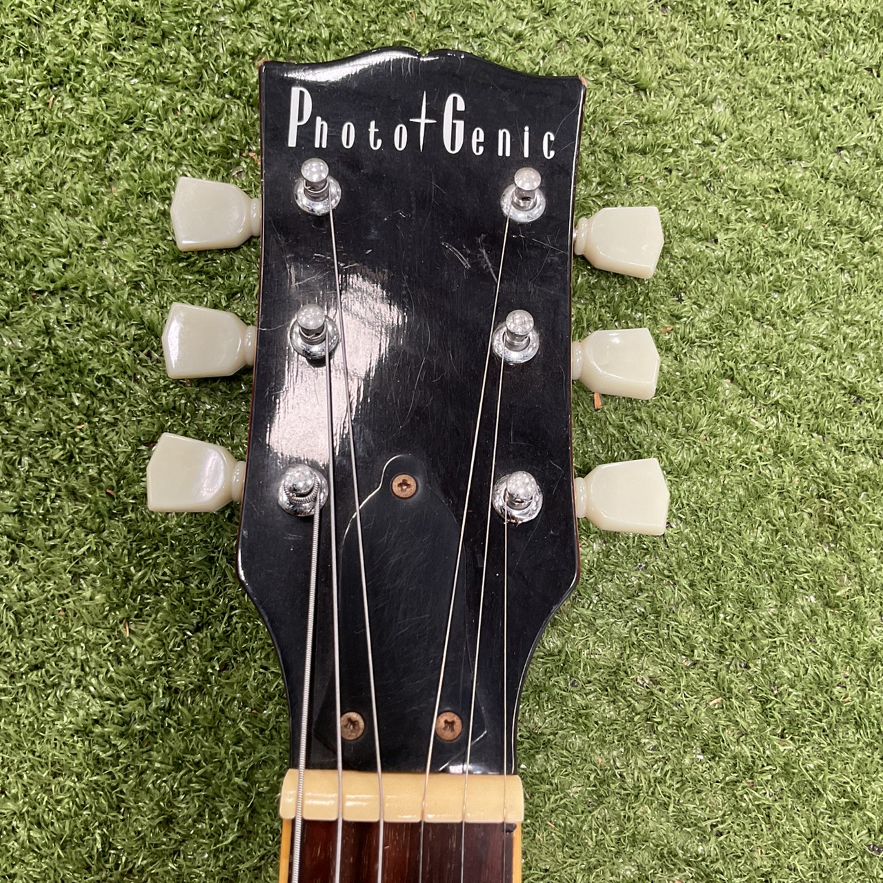 กีต้าร์ไฟฟ้า PhotoGenic