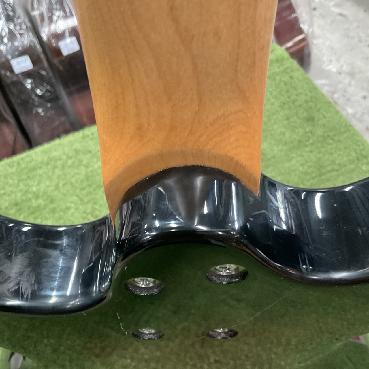 กีต้าร์เบส R