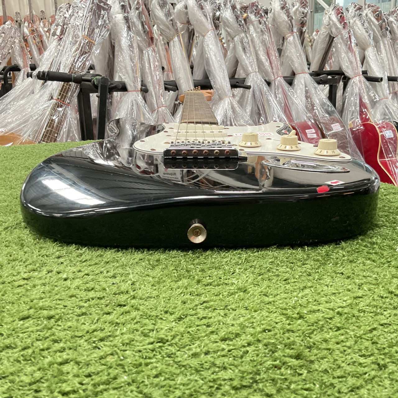 กีต้าร์ไฟฟ้า ยี่ห้อตามภาพ