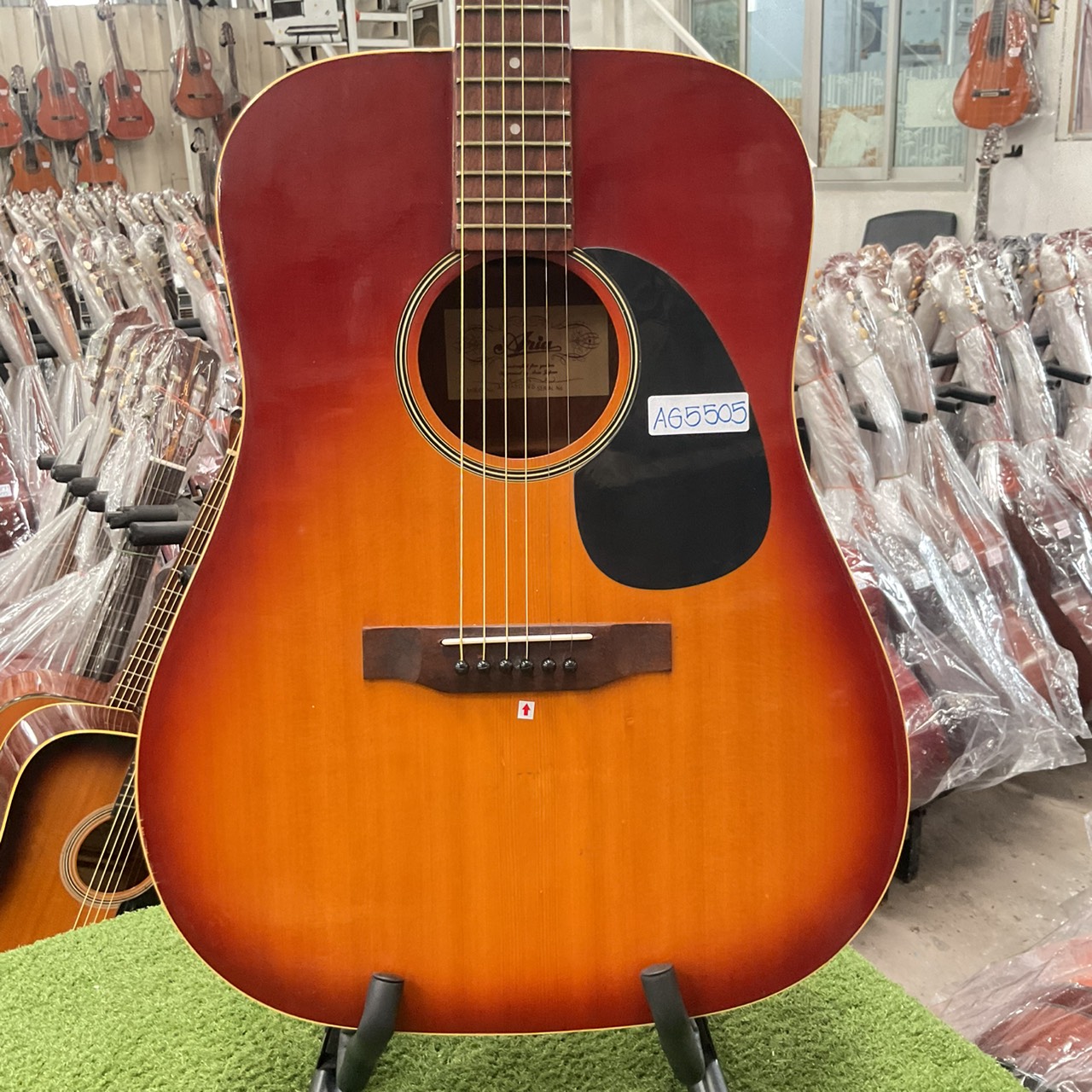 กีต้าร์โปร่ง Aria : ADW-80 VS