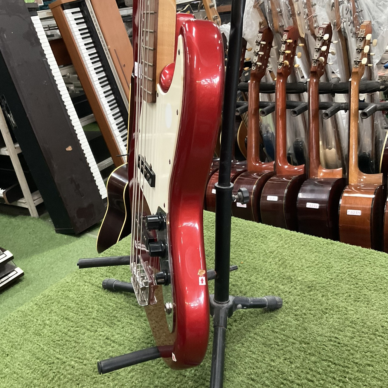 กีต้าร์เบส BUSKER'S