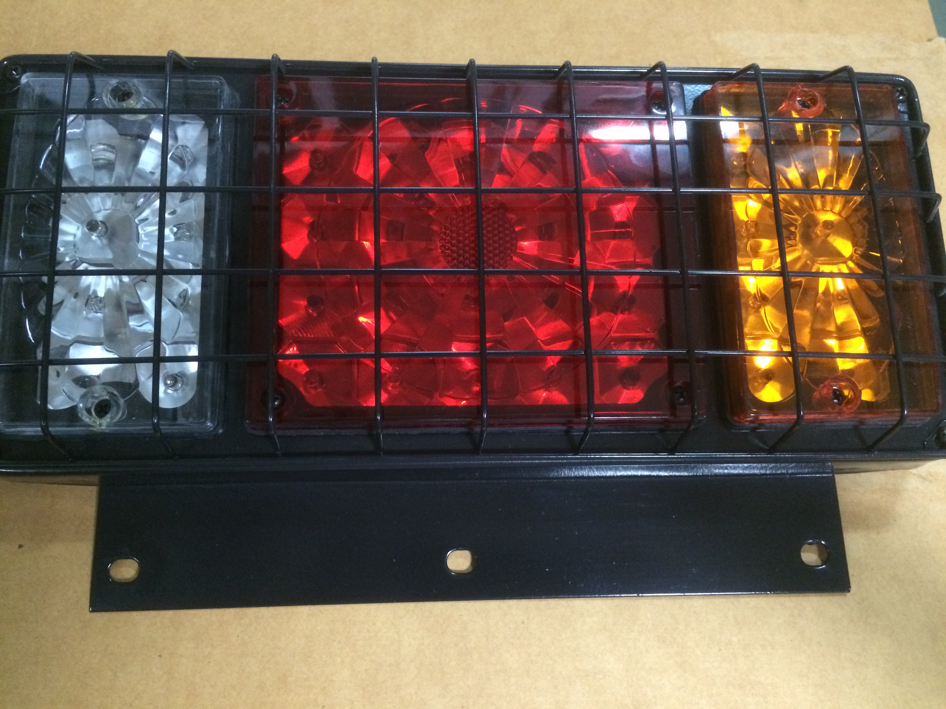 ไฟท้าย NPR LED แป้นเหล็ก มีตะแกรง 12V, 24V L,R